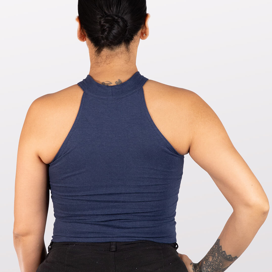 Indica Halter Top con aplique