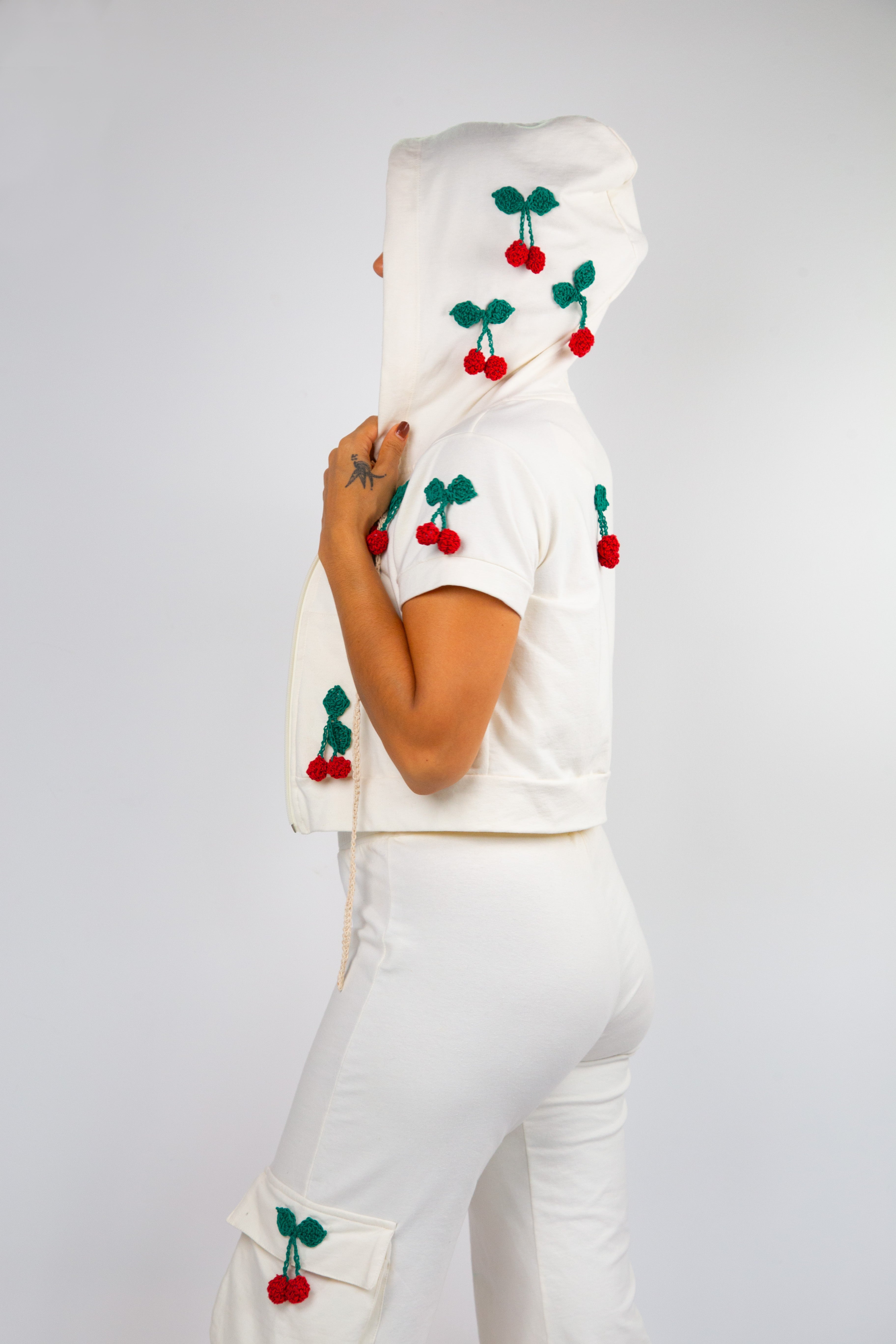🍒 Pantalón “La cereza del movimiento” – Comodidad consciente con arte natural