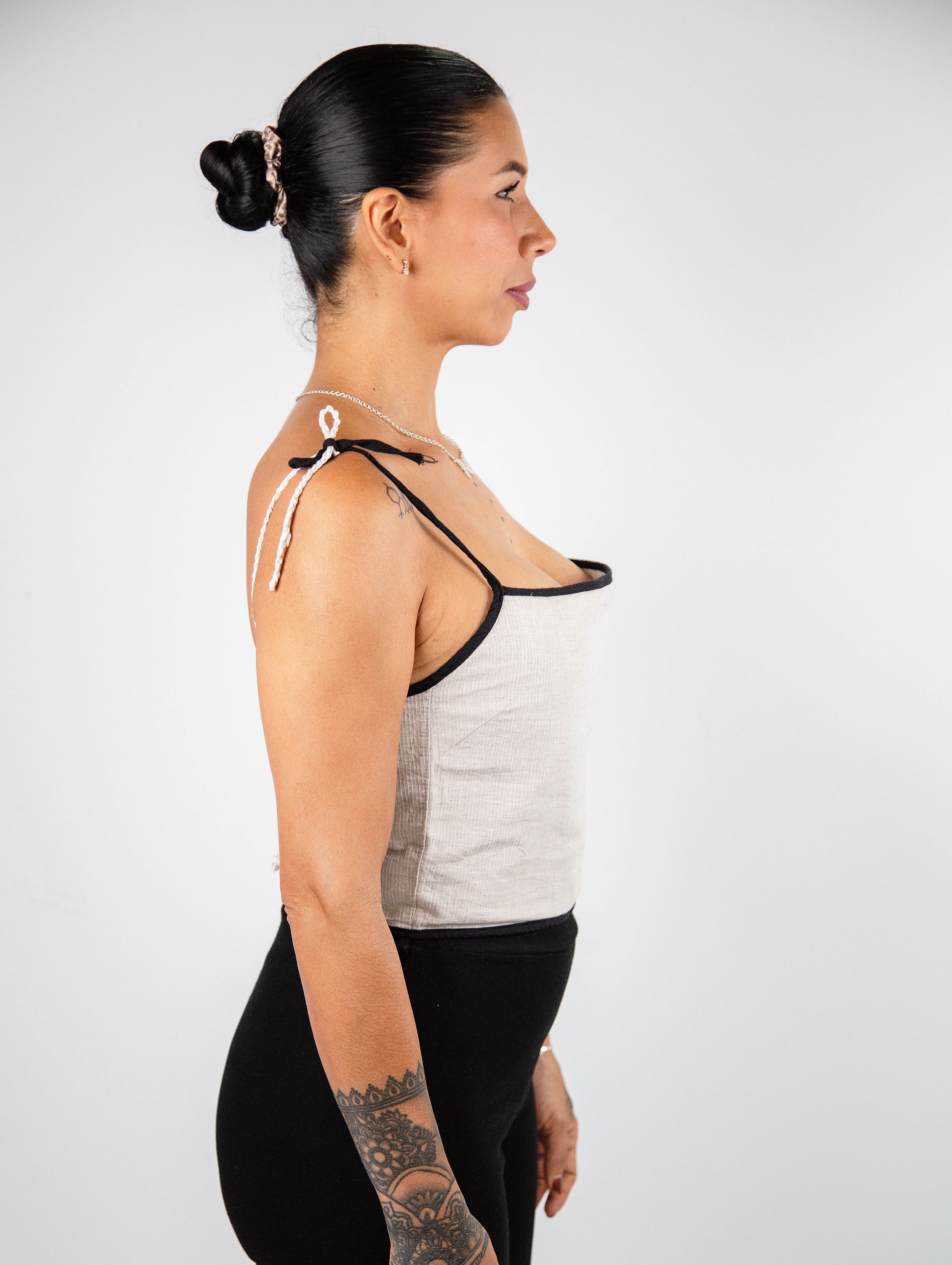 BLUSA THAI GRIS
